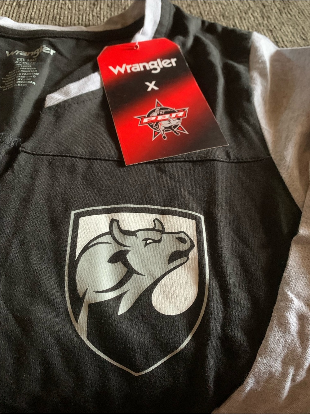 Wrangler womans Black and Gray Graphic Raglan Shirt